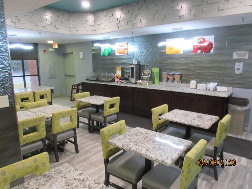 Quality Inn & Suites Montgomery East Carmichael Rd מראה חיצוני תמונה