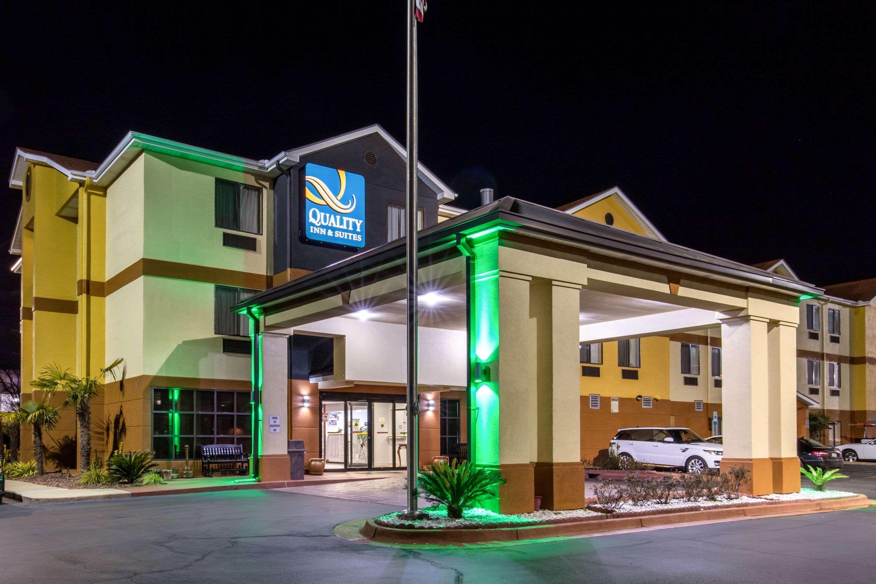 Quality Inn & Suites Montgomery East Carmichael Rd מראה חיצוני תמונה