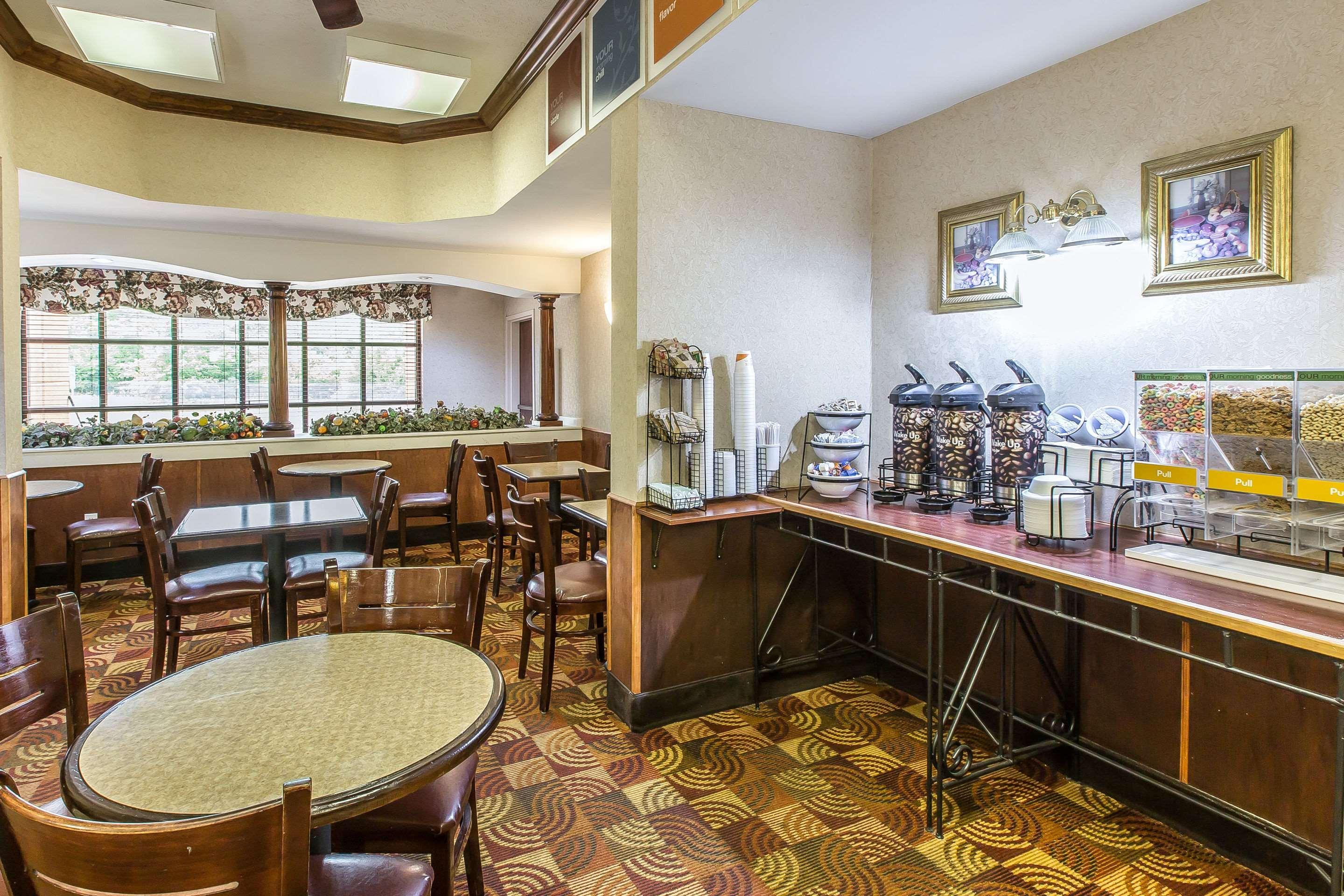 Quality Inn & Suites Montgomery East Carmichael Rd מראה חיצוני תמונה