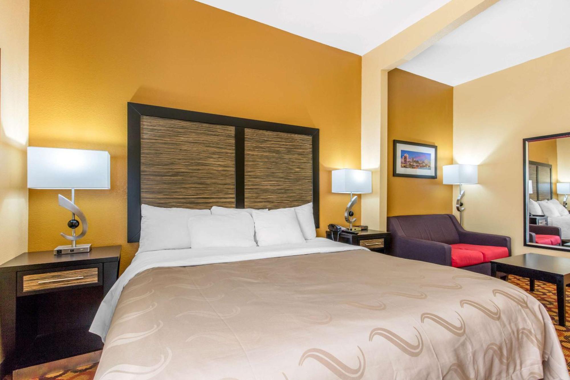 Quality Inn & Suites Montgomery East Carmichael Rd מראה חיצוני תמונה