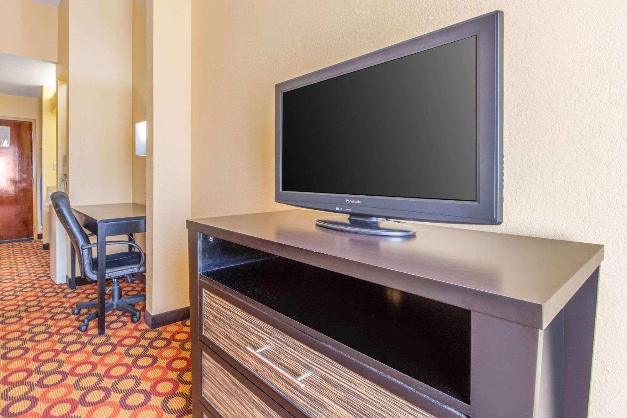 Quality Inn & Suites Montgomery East Carmichael Rd מראה חיצוני תמונה