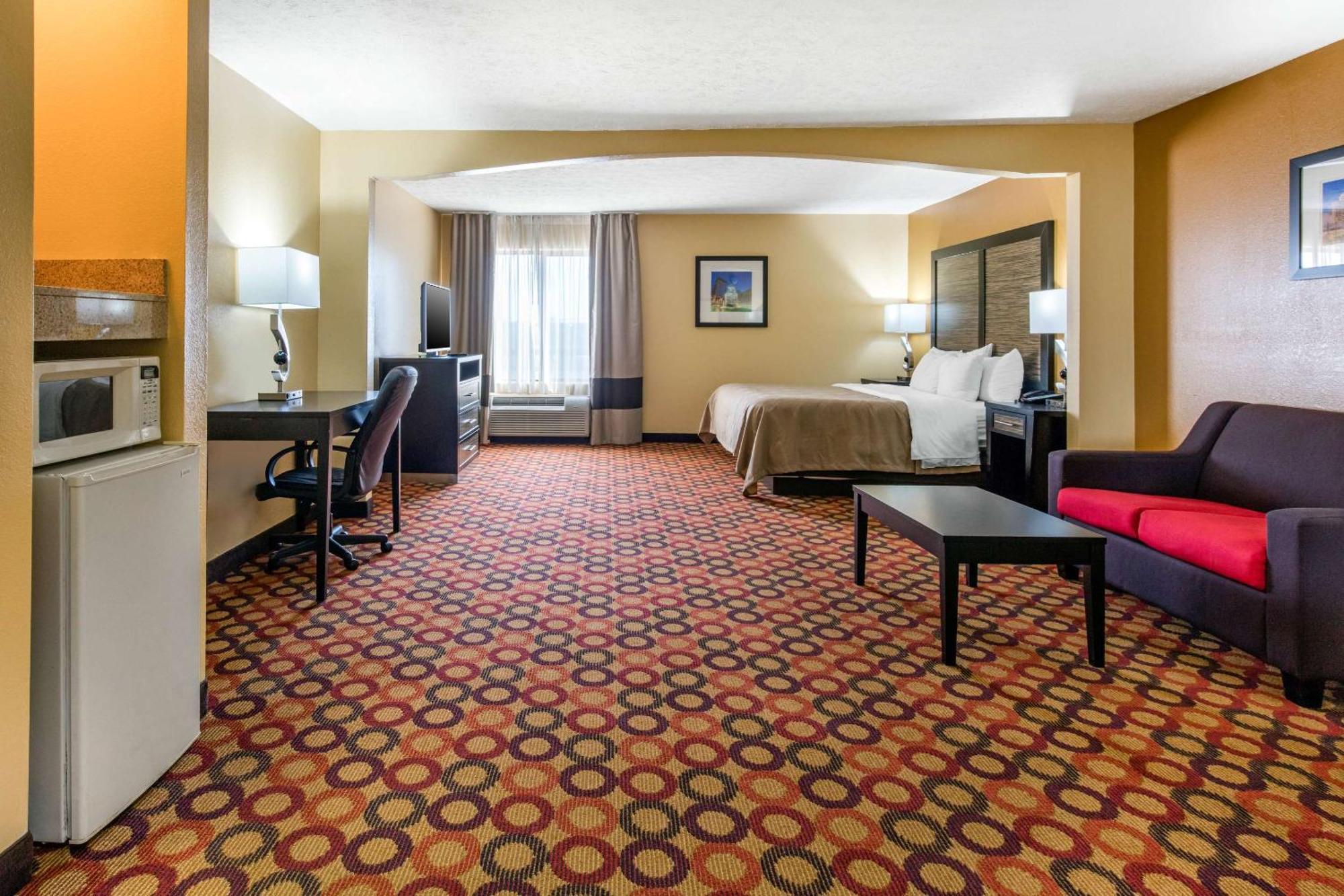 Quality Inn & Suites Montgomery East Carmichael Rd מראה חיצוני תמונה