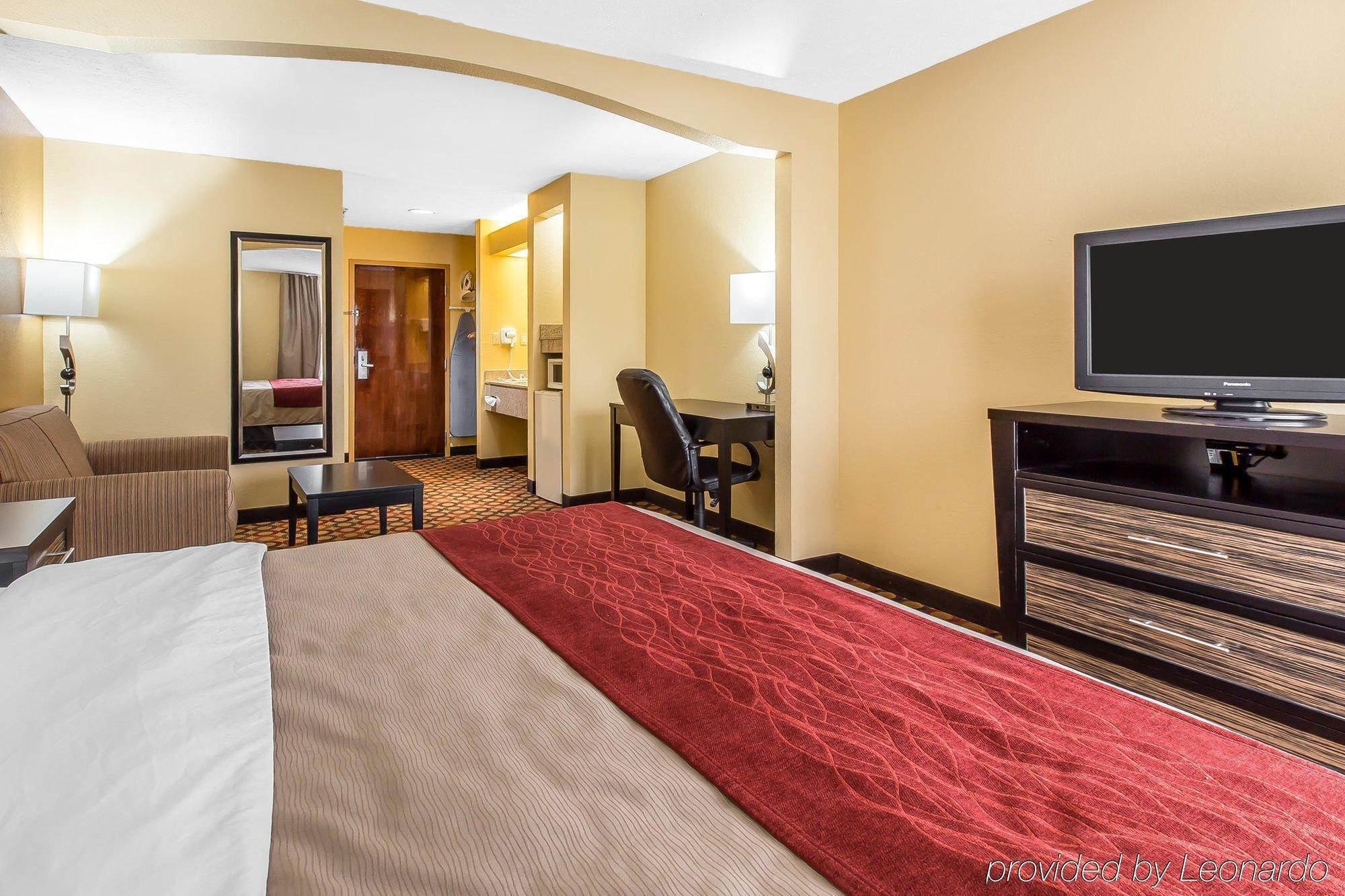 Quality Inn & Suites Montgomery East Carmichael Rd מראה חיצוני תמונה
