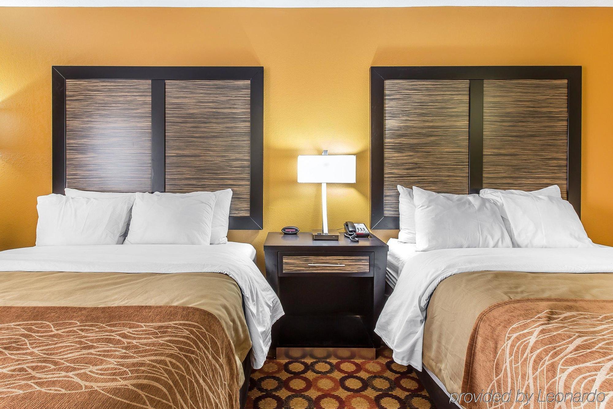 Quality Inn & Suites Montgomery East Carmichael Rd מראה חיצוני תמונה