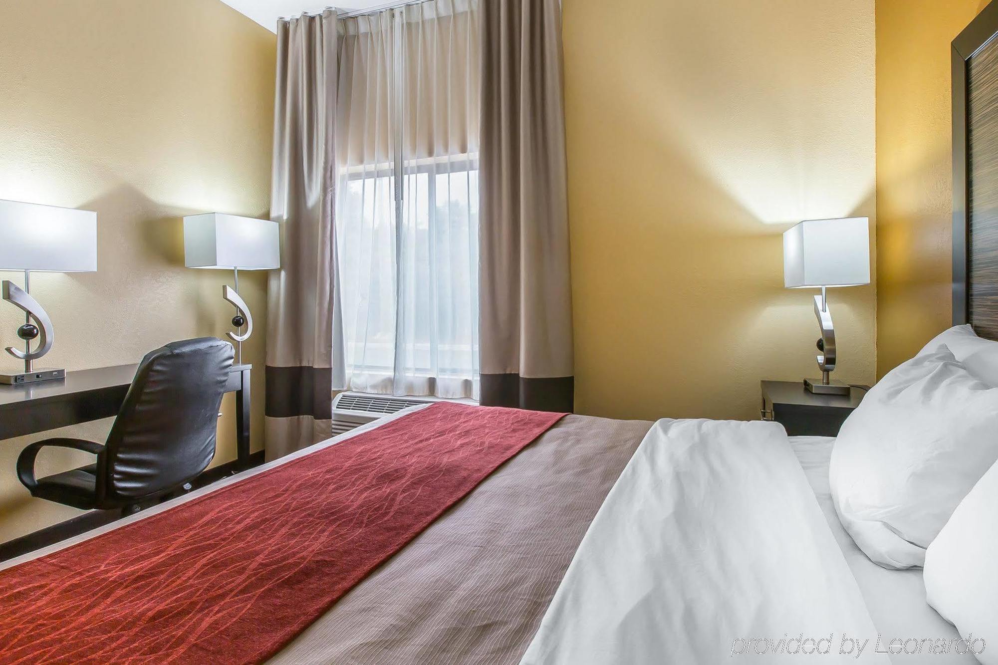 Quality Inn & Suites Montgomery East Carmichael Rd מראה חיצוני תמונה